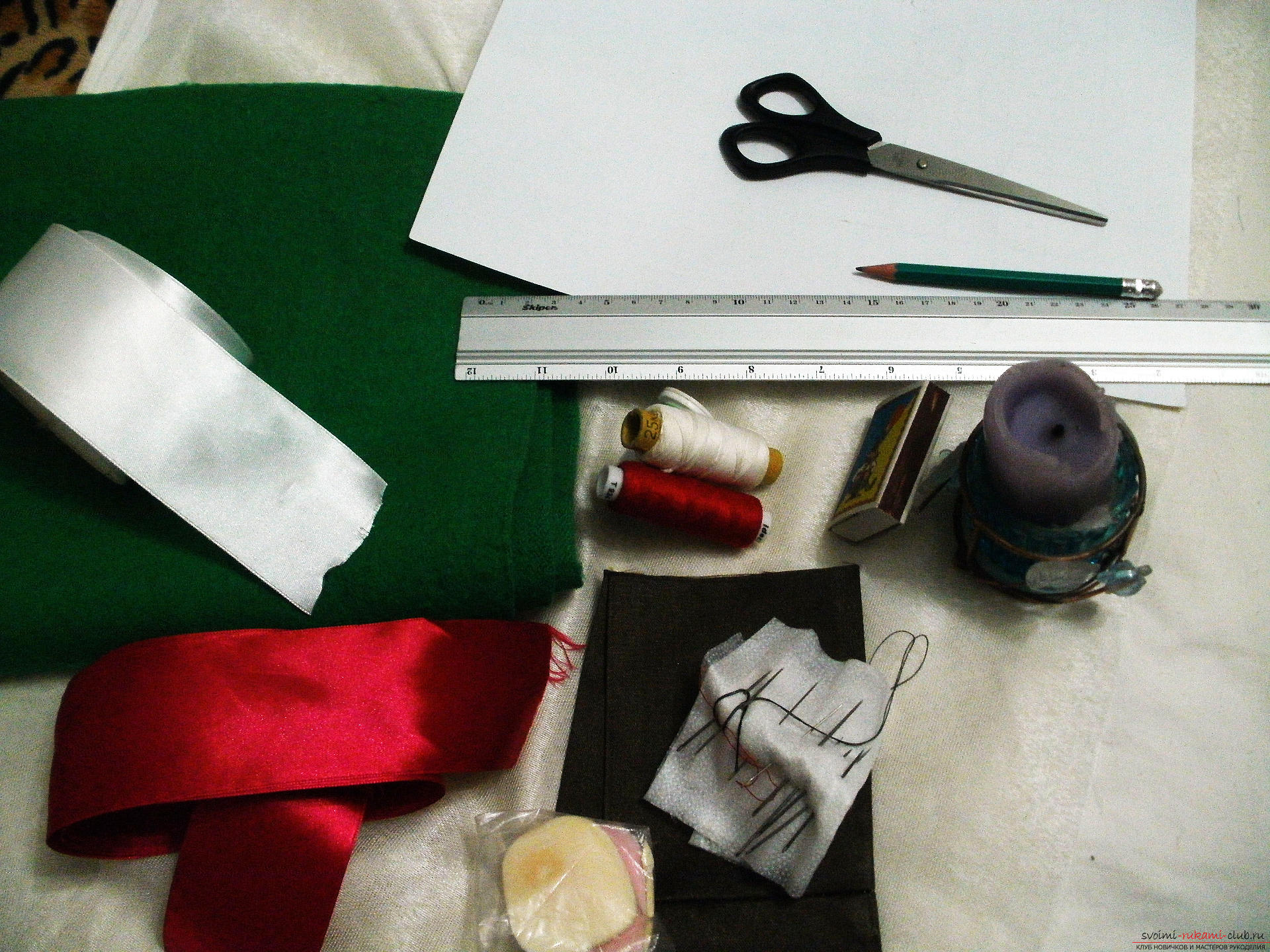Мастер-класс с фото покажет, как сделать своими руками новогодние поделки - мягкую елочку из ткани.. Фото №2